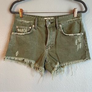 NWOT We The Free Olive Green Boho Distressed Cut Off Shorts Size 27
